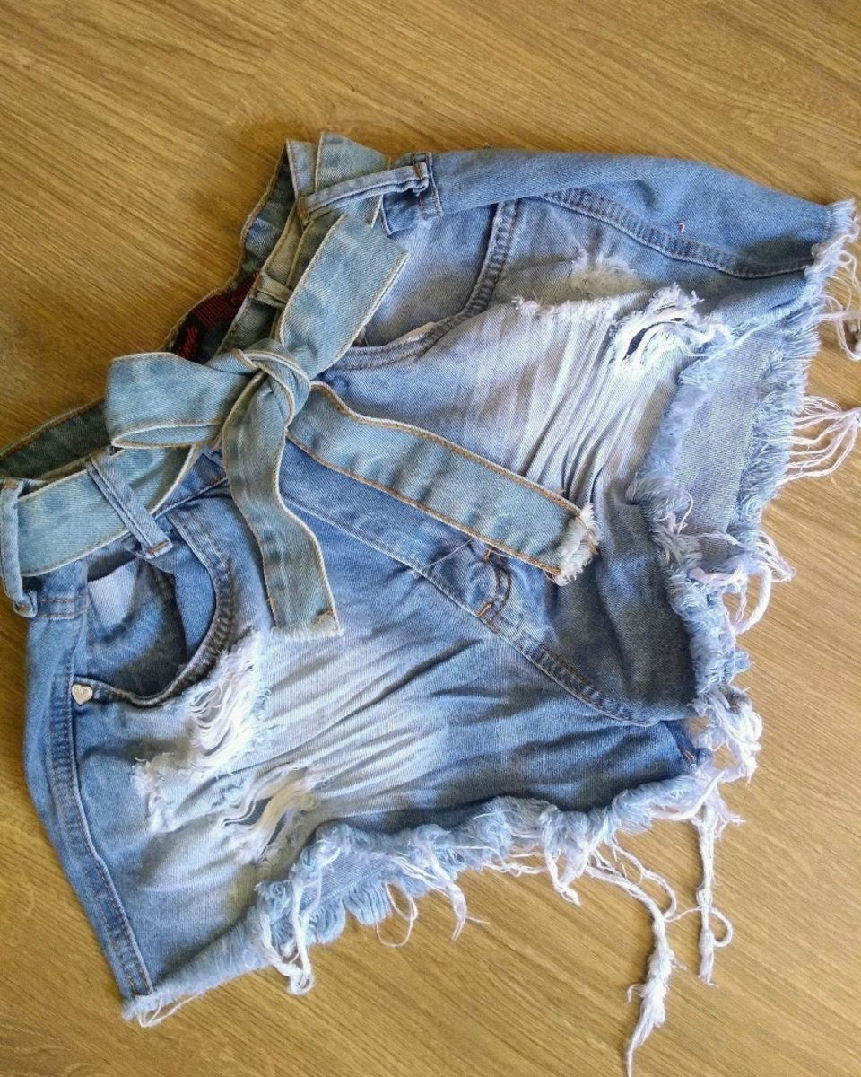 fotos de short jeans desfiado na cintura