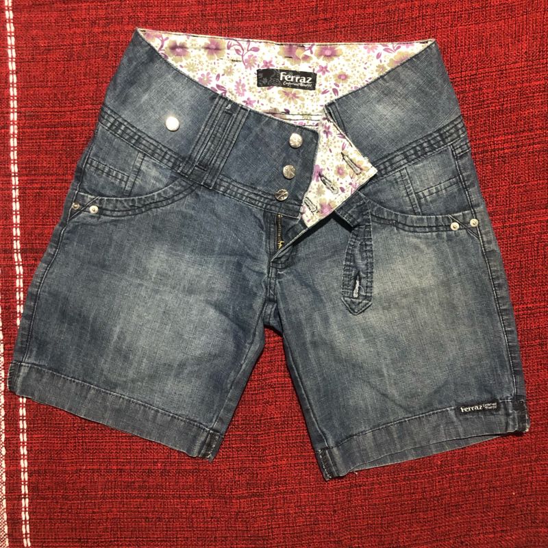 Shorts Jeans Curto Feminino Detalhe Zíper