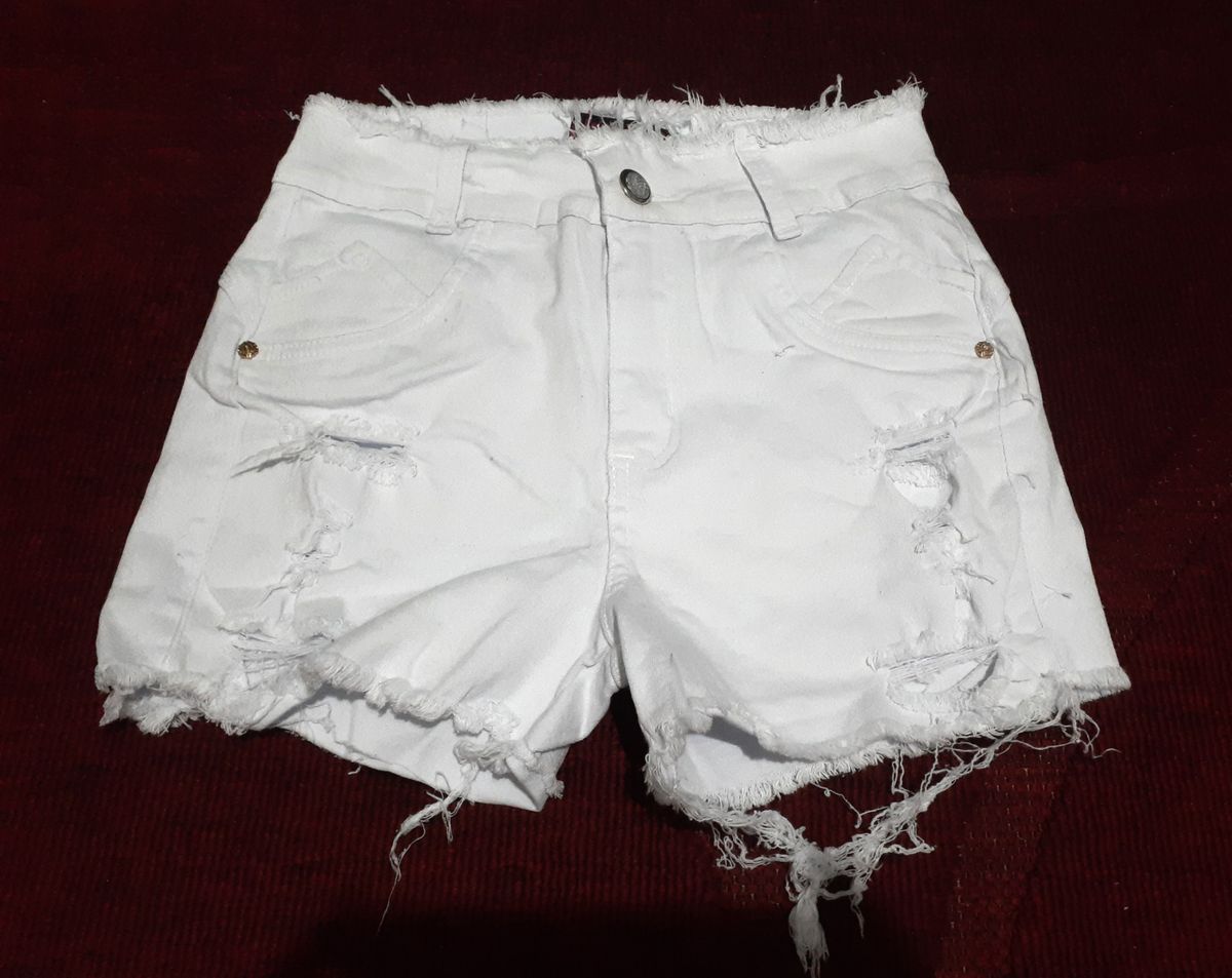 Short store rasgado branco