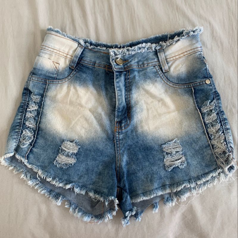 Short claro hot sale desfiado