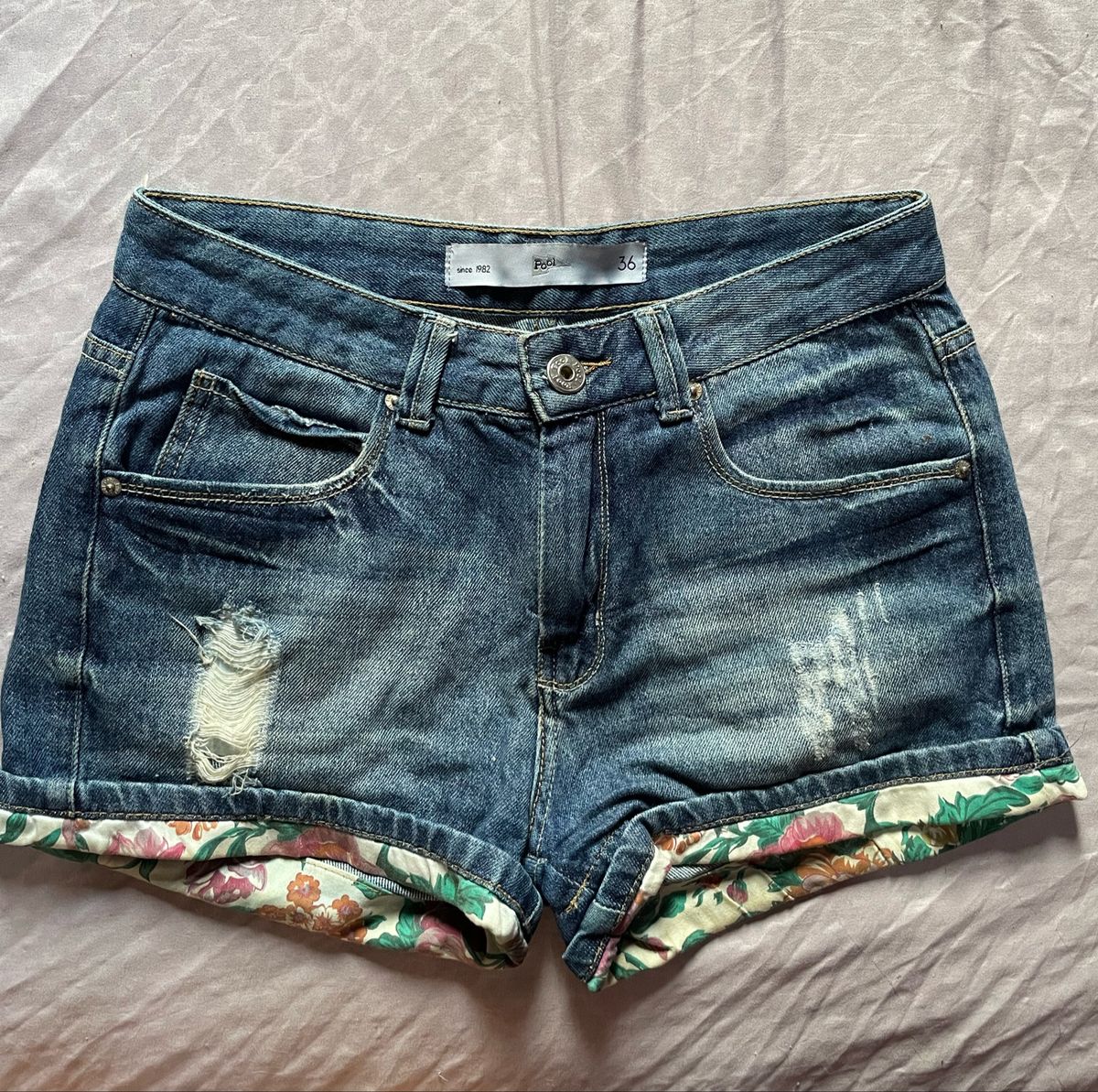 Short Jeans Larguinho com Barra Florida | Shorts Feminino Pool Usado  78698416 | enjoei