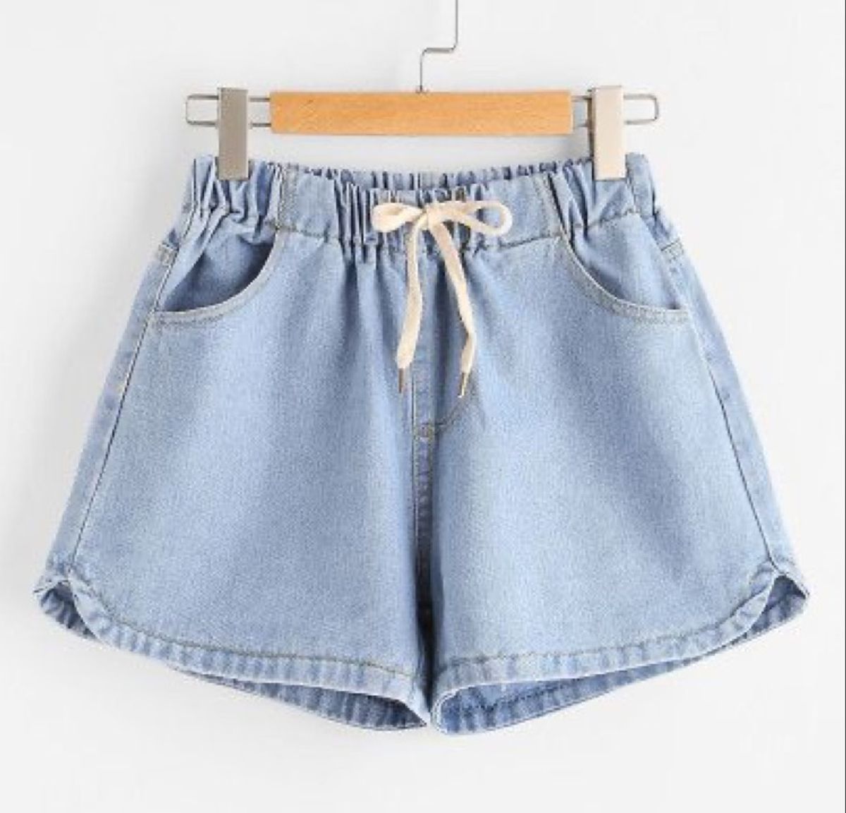 looks com bota cano curto preta