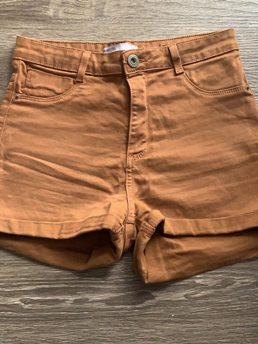 short jeans caramelo
