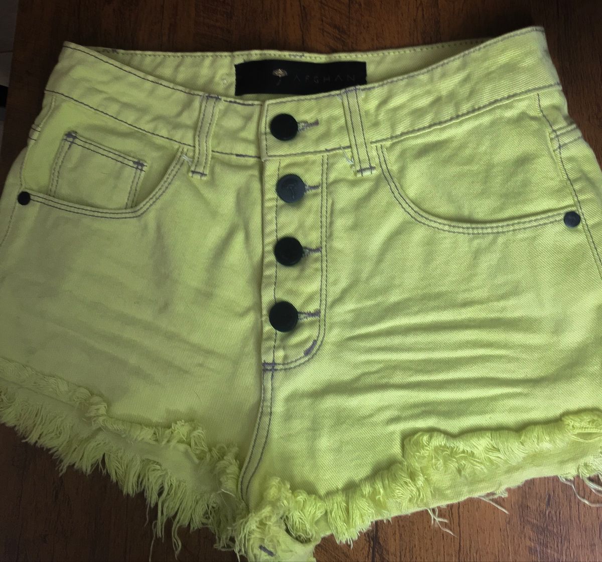 short jeans neon feminino