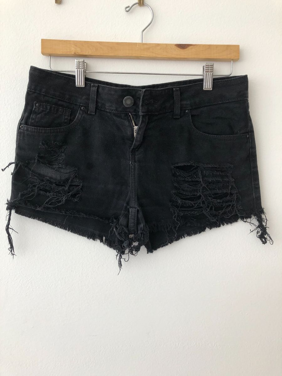 short jeans preto desfiado feminino