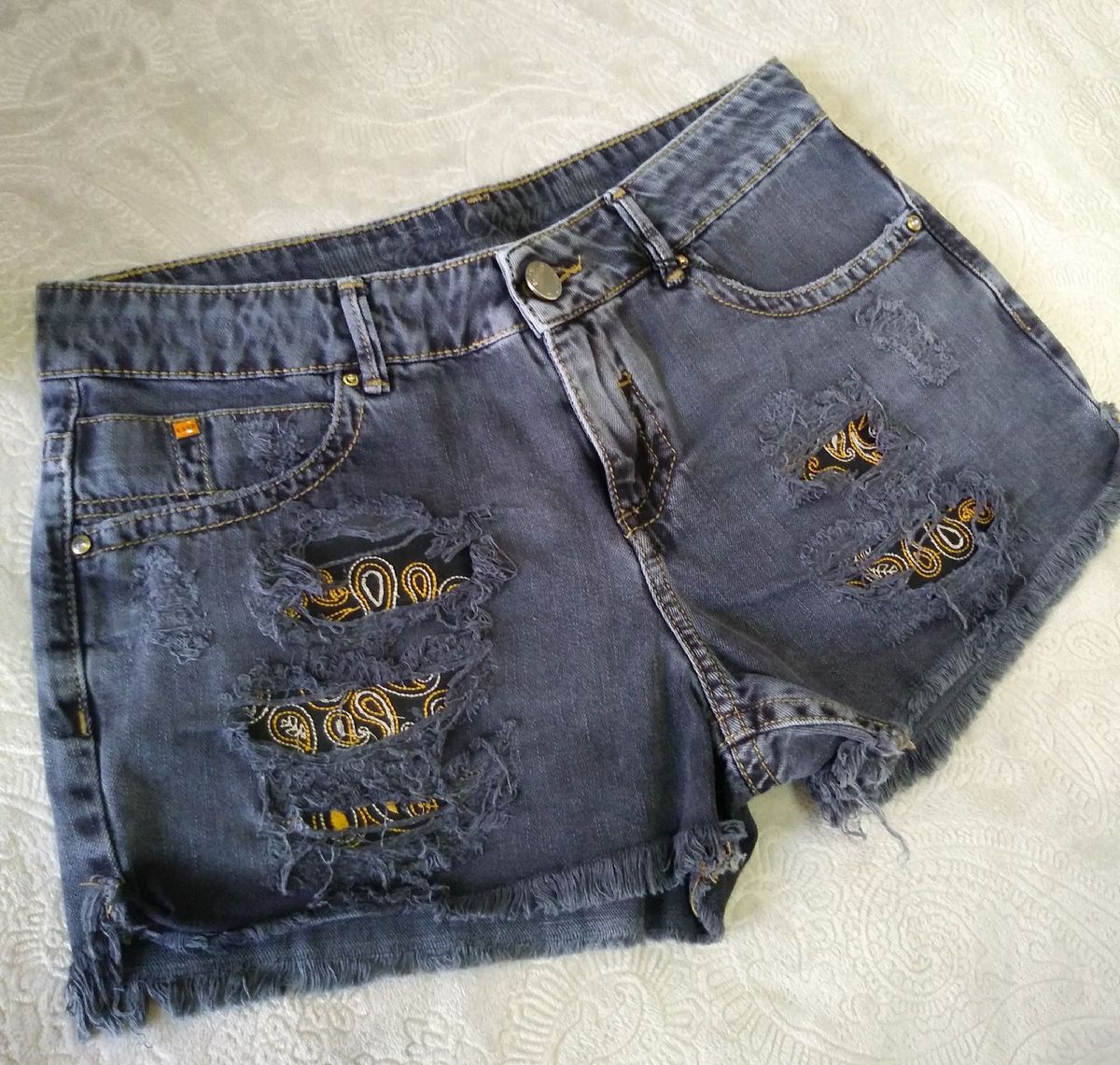 short preto rasgado feminino