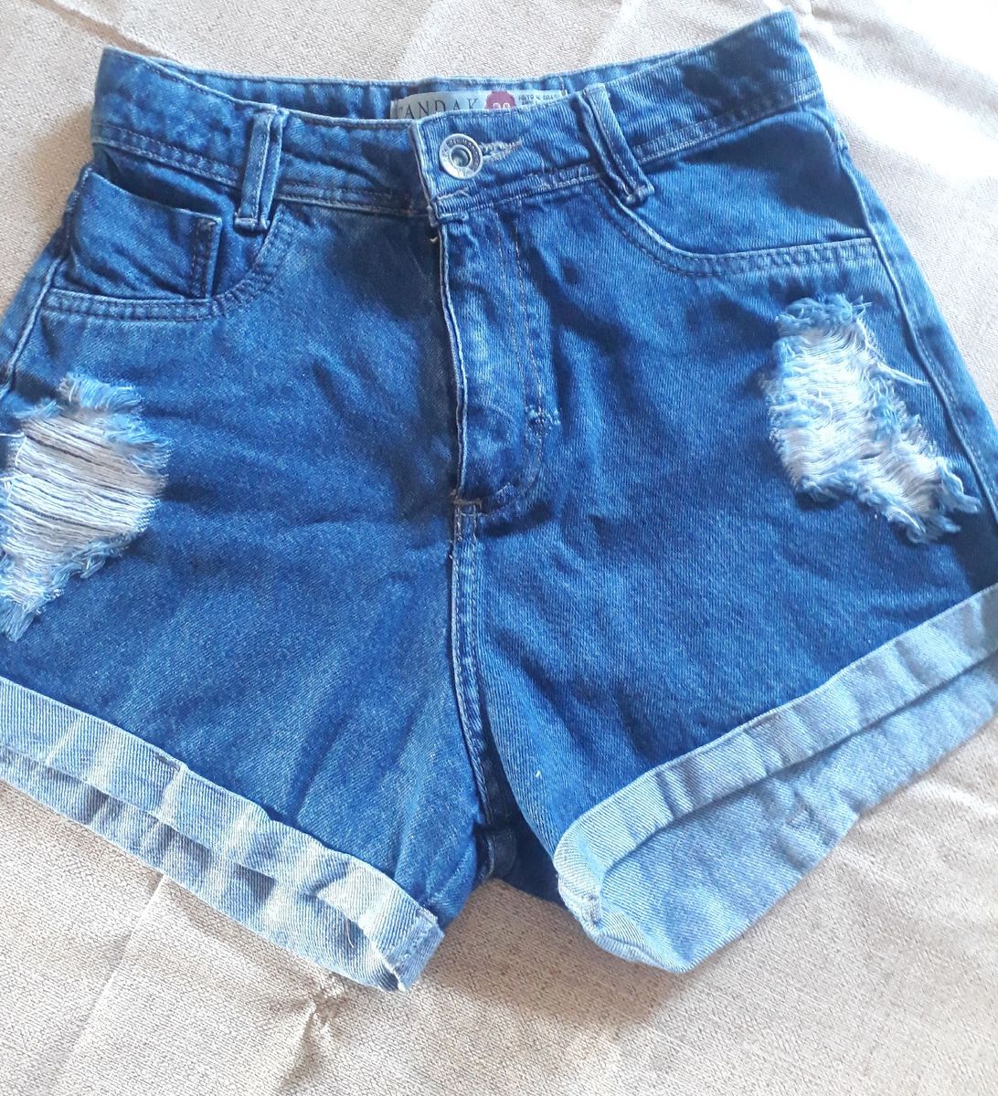 short rasgado na cintura