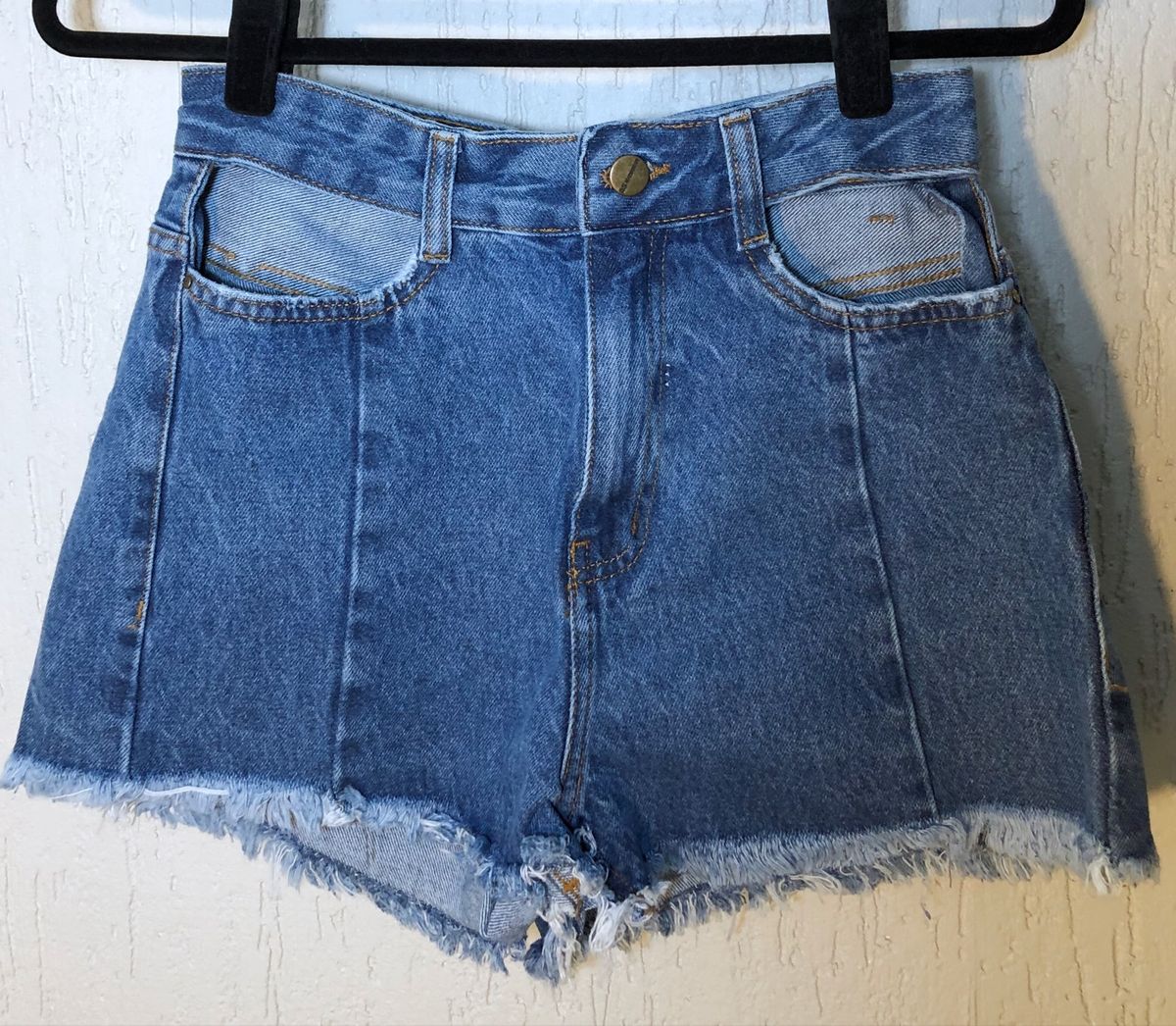 short jeans com bolso na frente