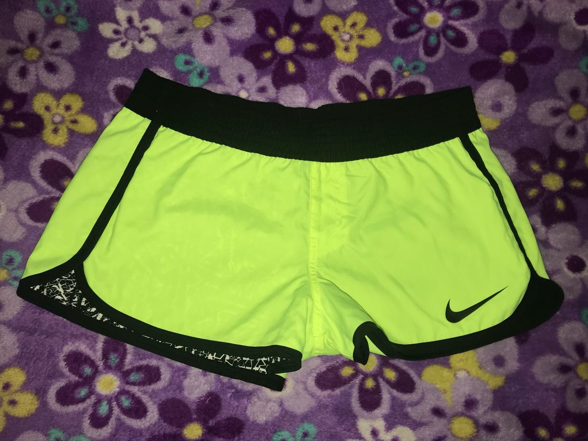 short nike verde fluorescente