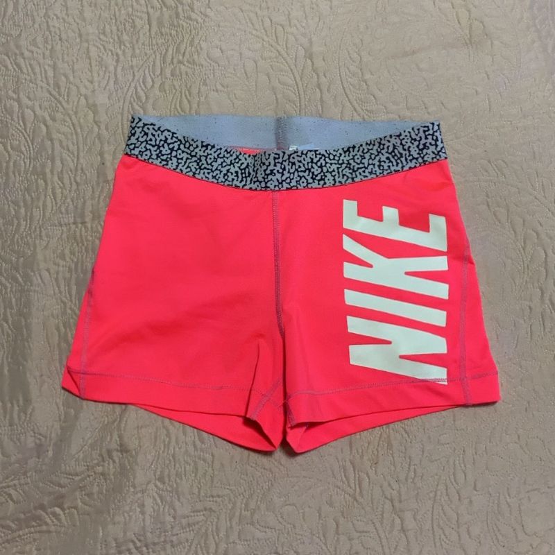 Nike pro cheap shorts neon