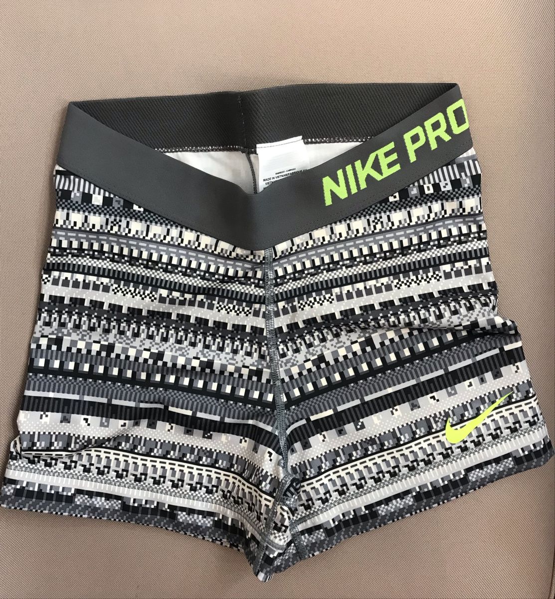 short nike estampado