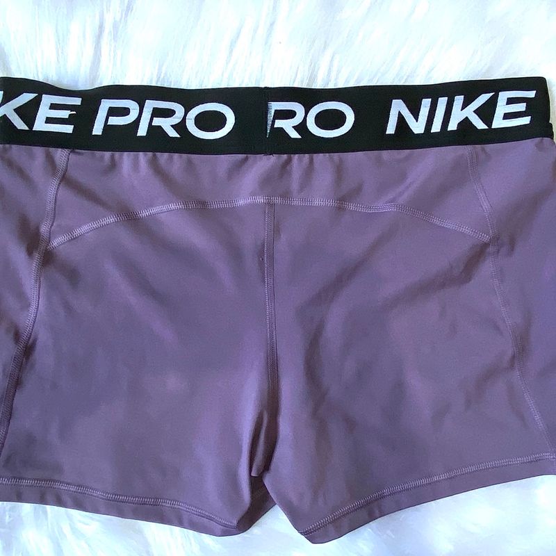 Nike Purple Shorts! Tamanho M com Bolsos. Linha Especial Atlética. Roxo com  Detalhes em Branco., Shorts Feminino Nike Usado 95212642