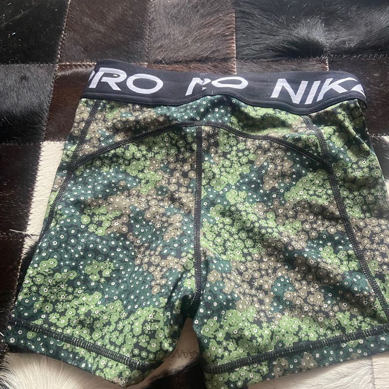 Nike pro store snakeskin shorts