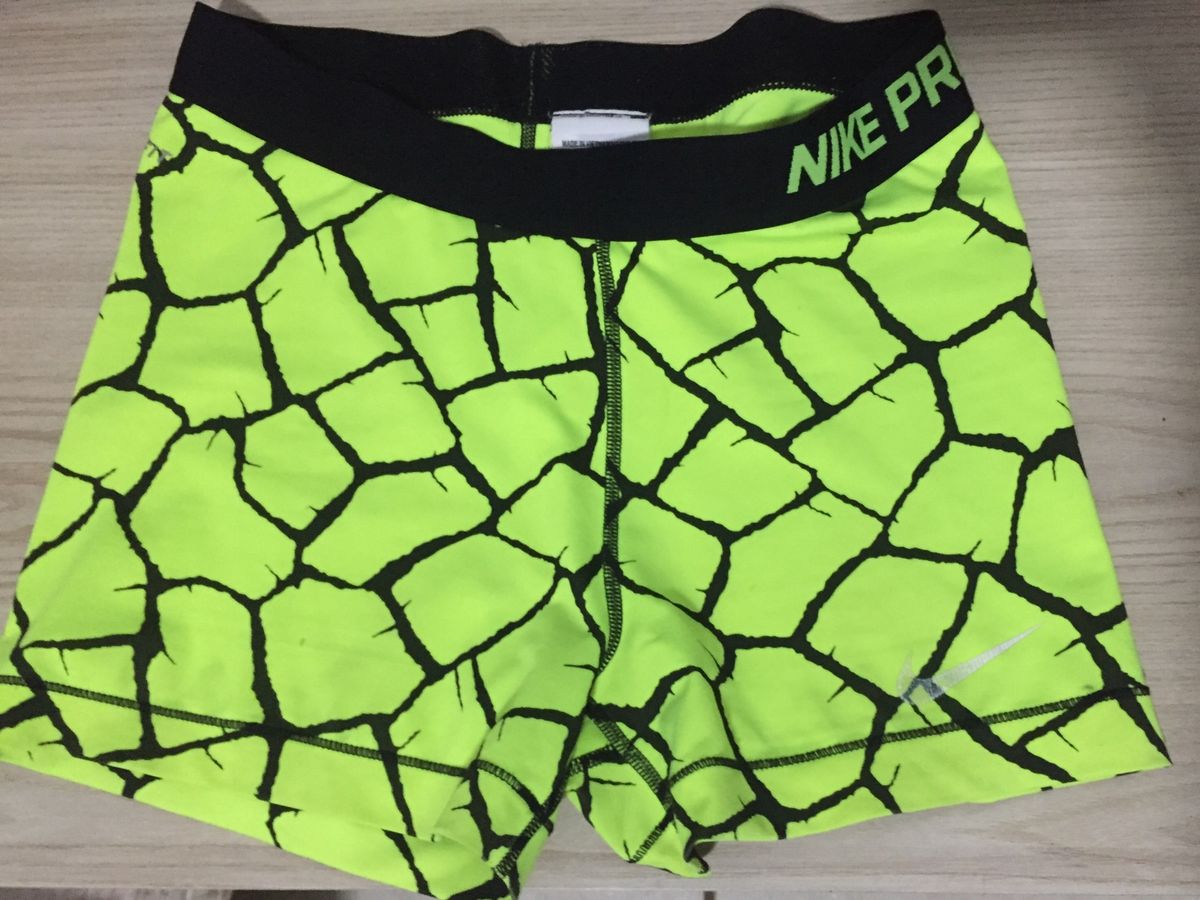 short nike verde