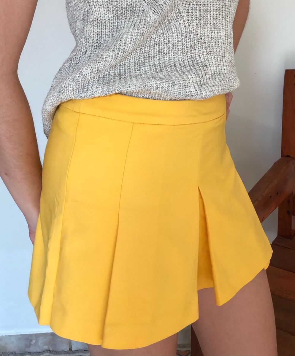 short saia amarelo