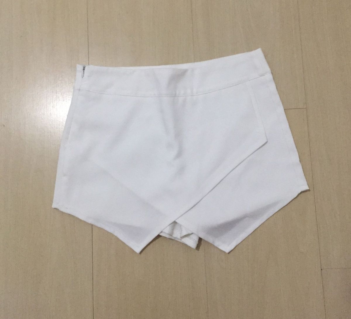 short e saia branco