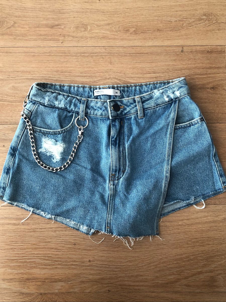 short jeans com correntes