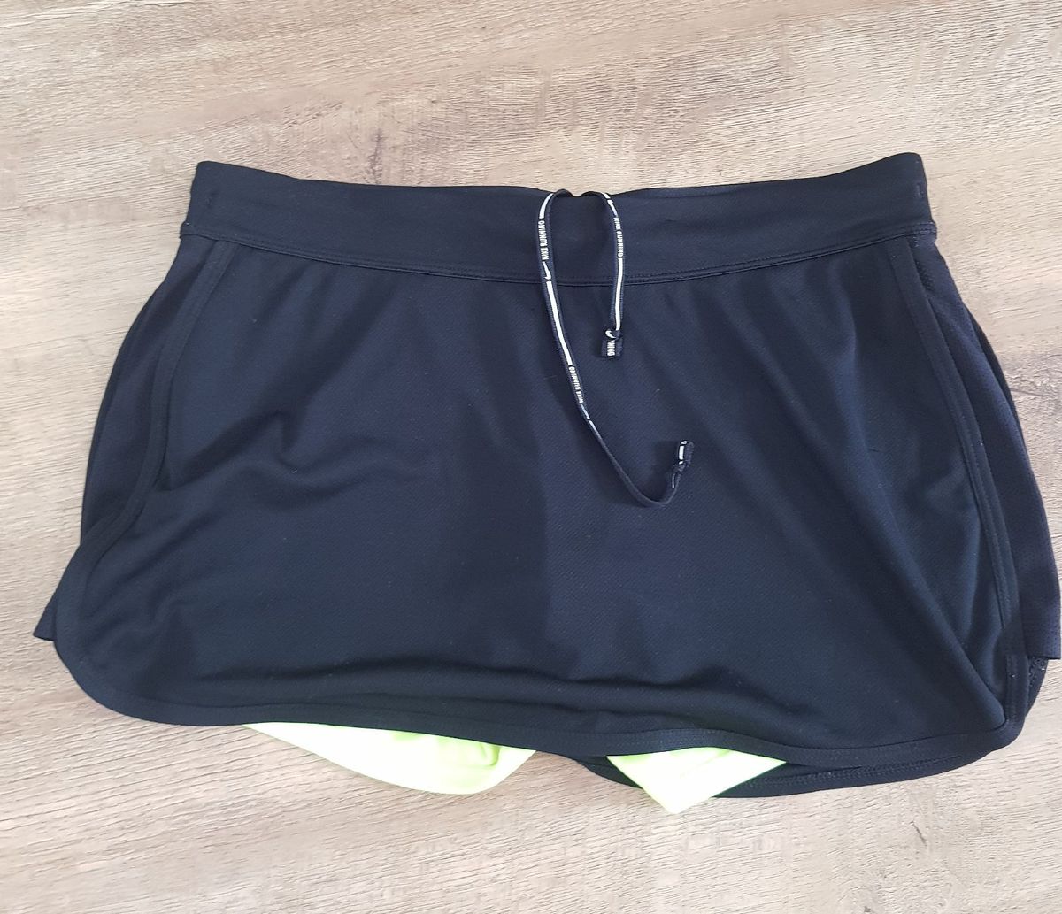 short saia da nike