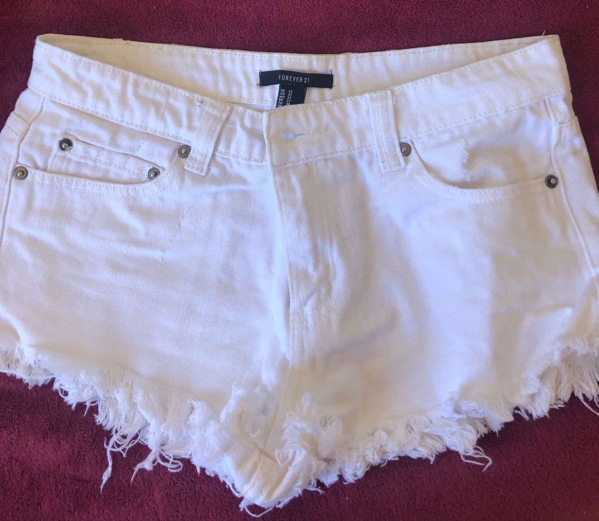 short jeans branco rasgado