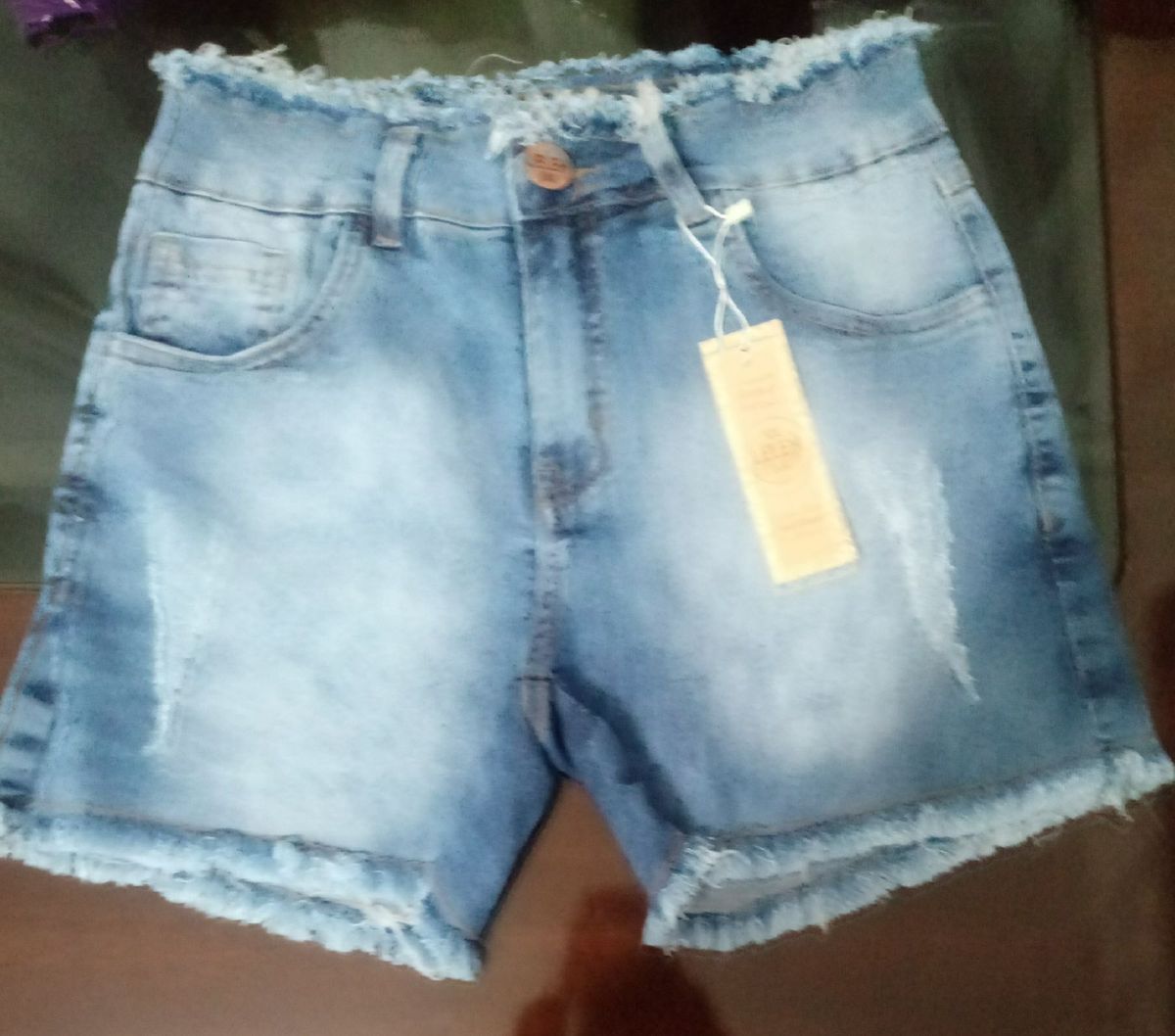 foto de short desfiado em cima