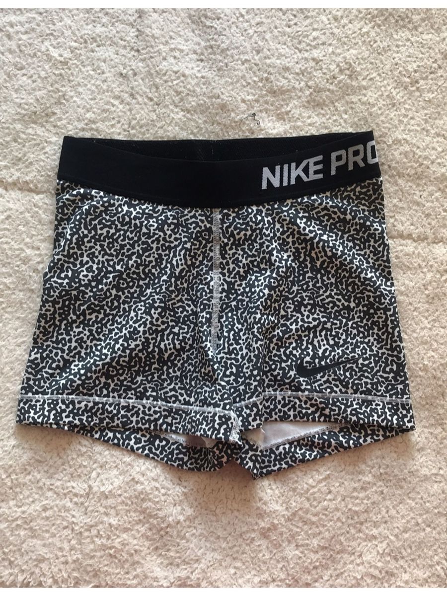 short nike feminino curto