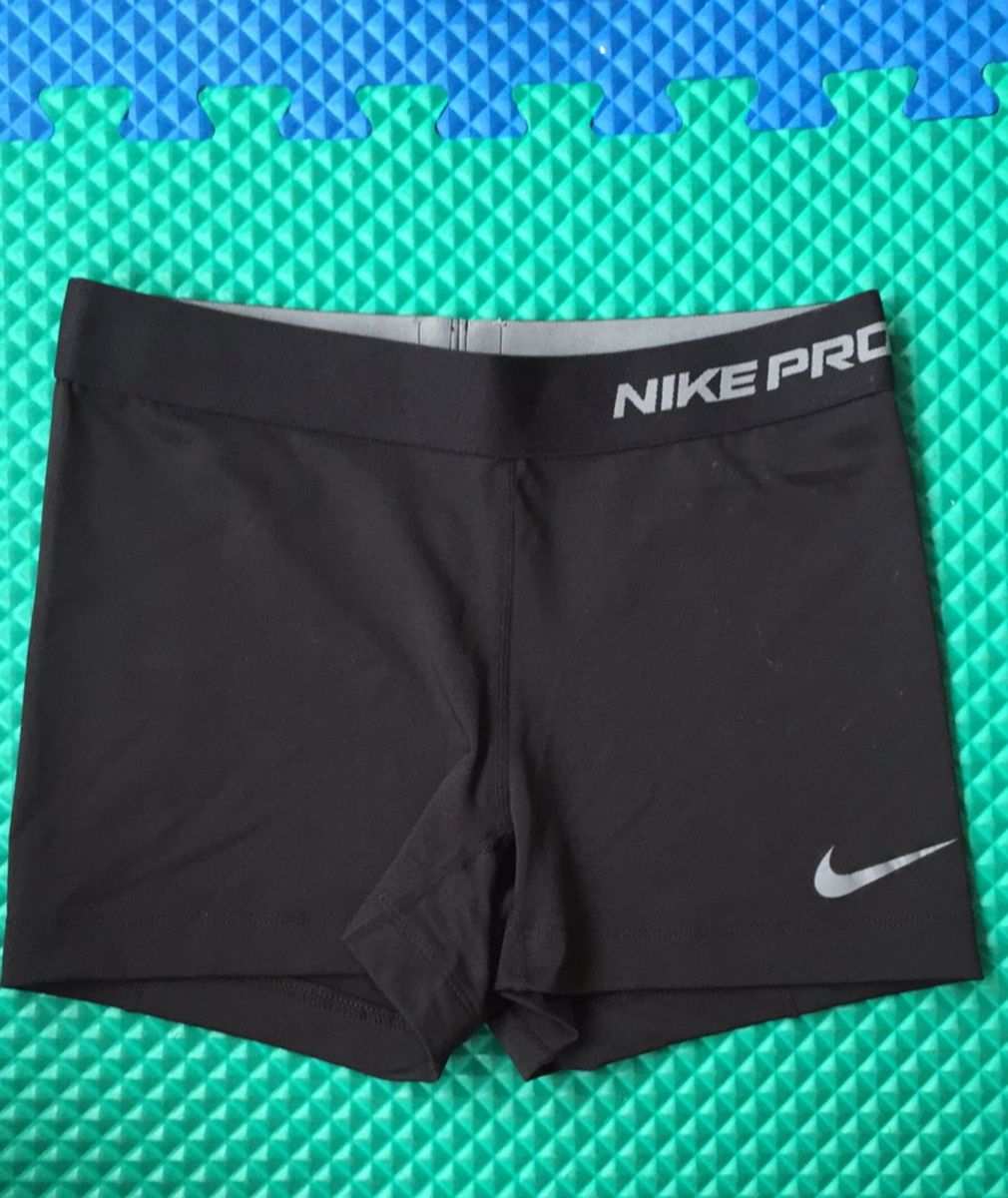 short de compressão nike