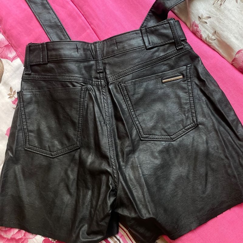 Shorts de Couro Ilícito, Shorts Feminino Ilícito Usado 94977323