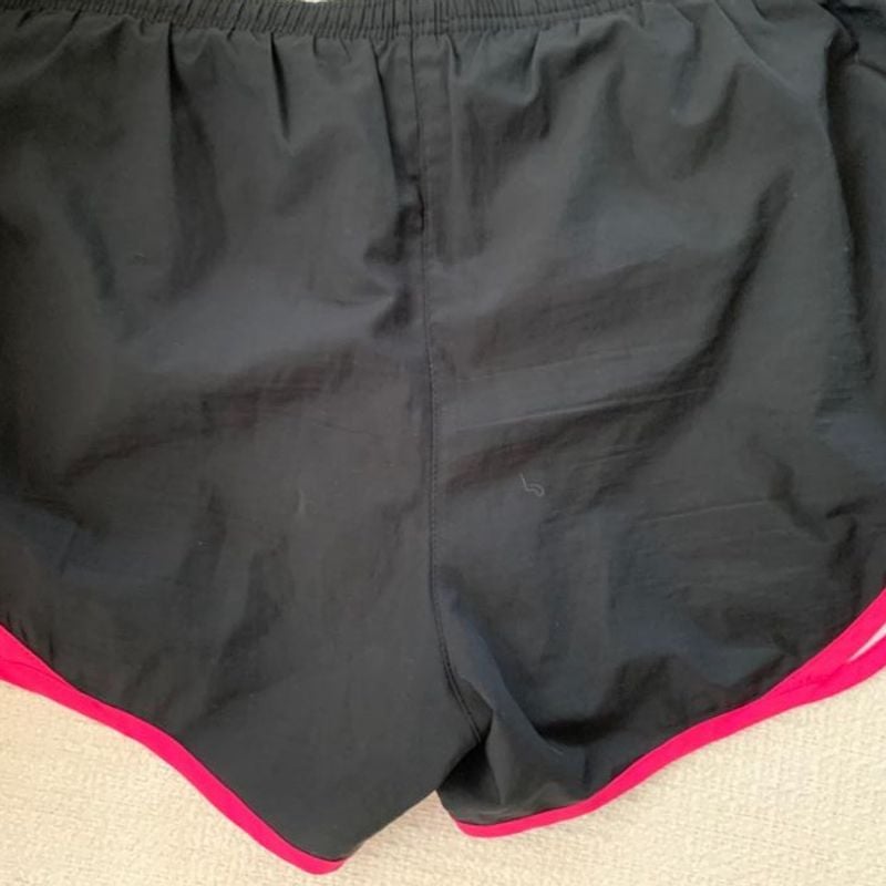 Black and best sale pink nike shorts