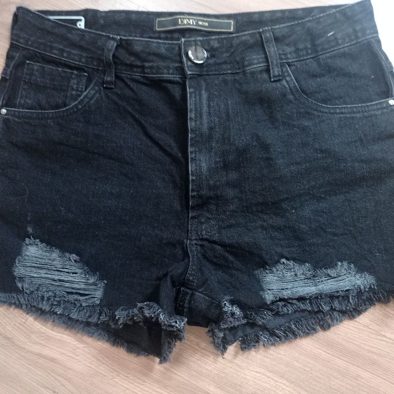 Short hot sale preto rasgadinho