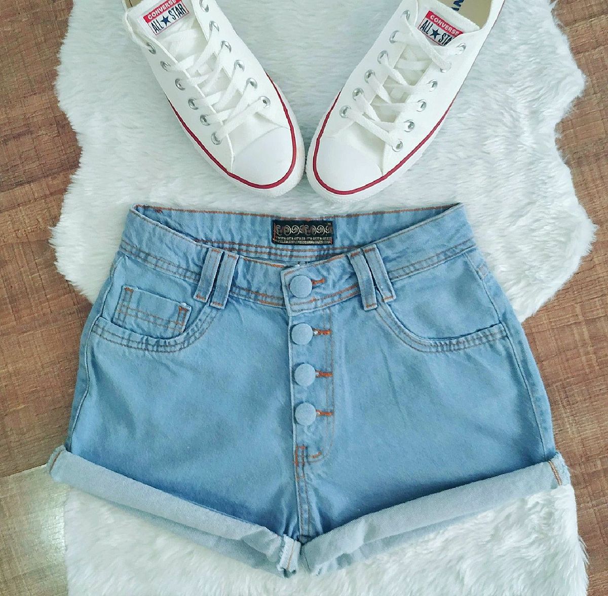 short jeans com botoes na frente