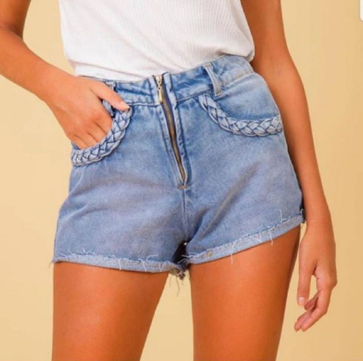 short jeans com ziper