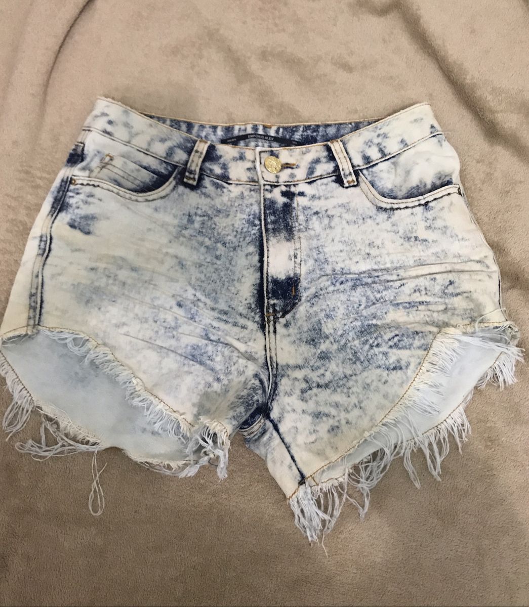 short jeans curto desfiado