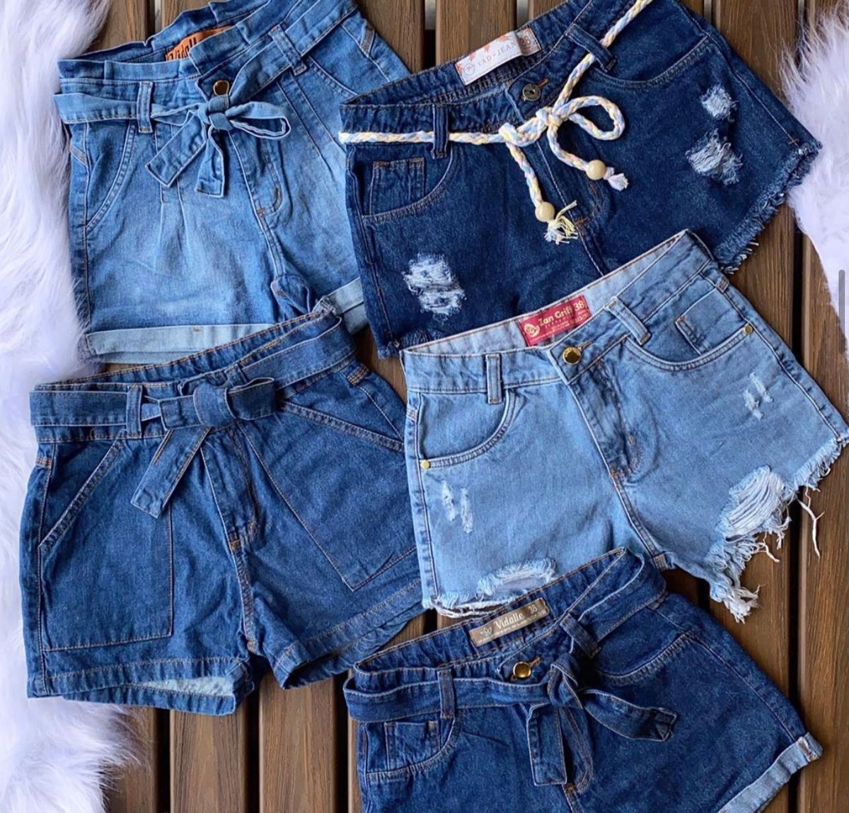 https://photos.enjoei.com.br/shorts-jeans-curto/1200xN/czM6Ly9waG90b3MuZW5qb2VpLmNvbS5ici9wcm9kdWN0cy85Njg4ODYyL2YyYzYzOTZiZjgwZThmZjBjY2U0NzM2ZDk5ZjBhOTMxLmpwZw