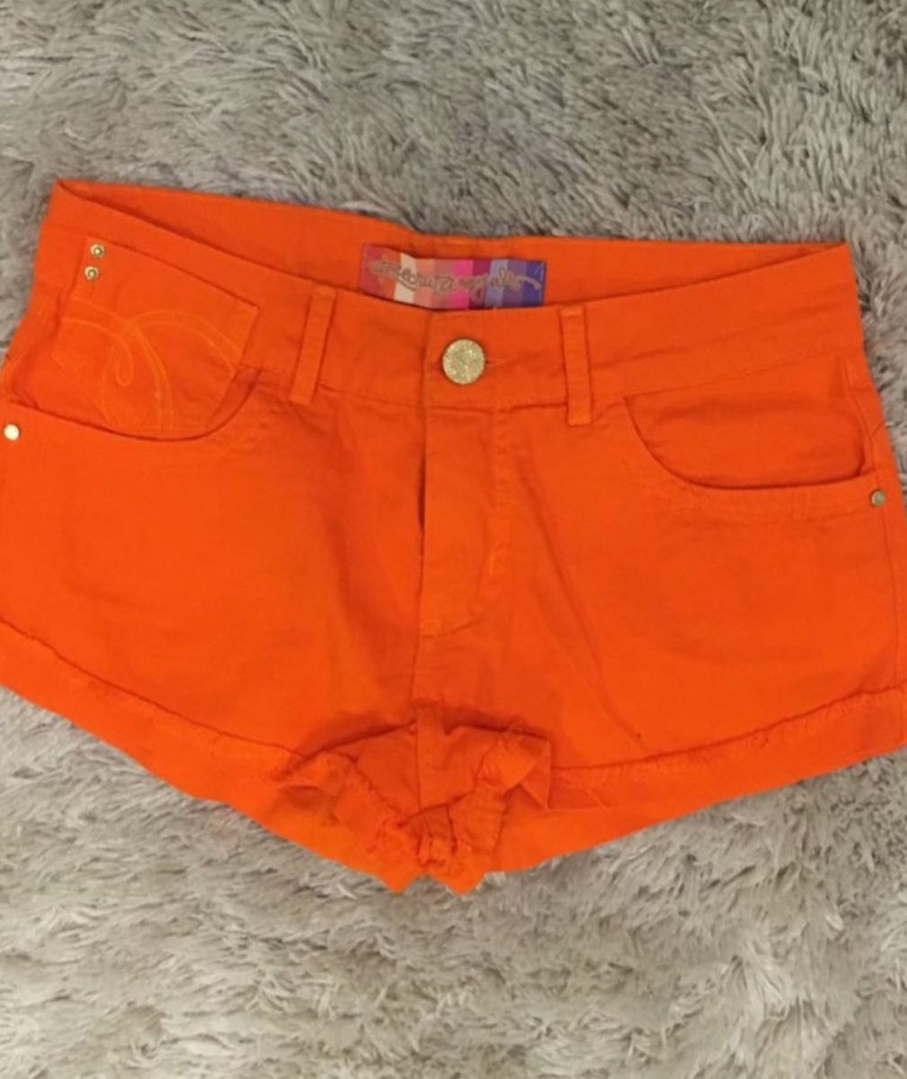 short jeans laranja