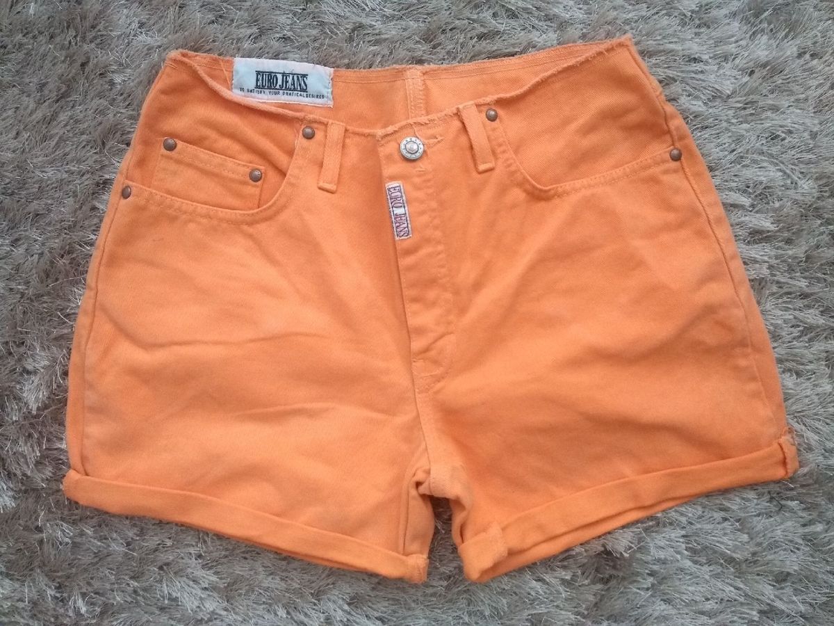 short jeans laranja