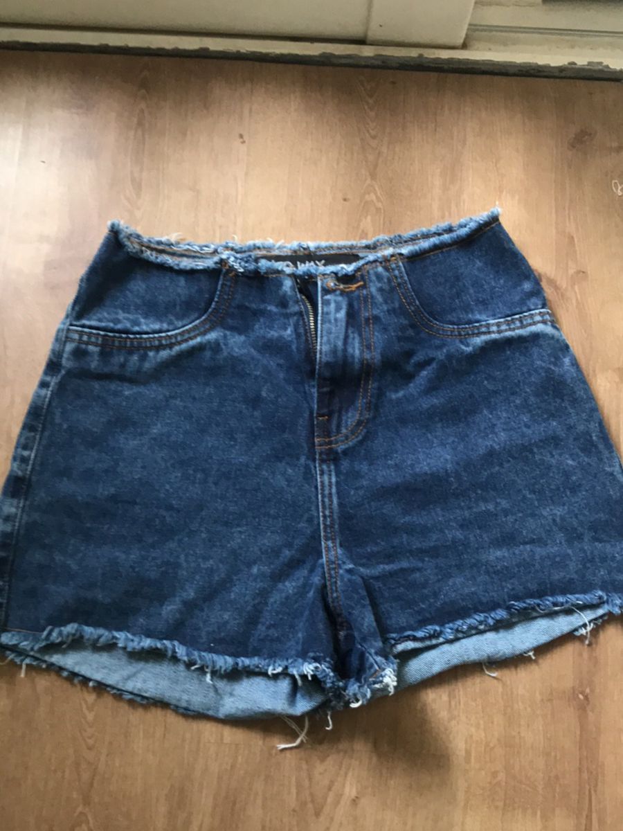 short jeans com bolso na frente