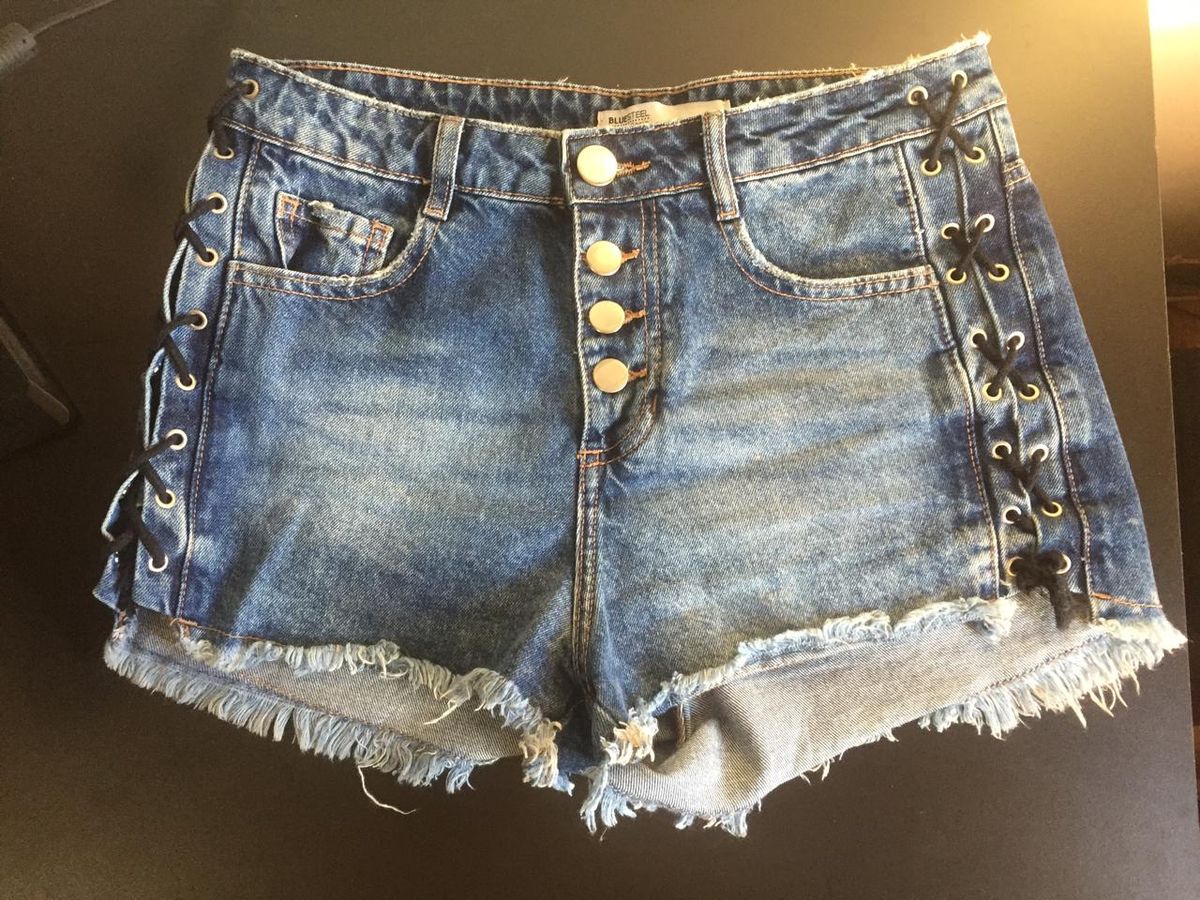 short jeans trançado na lateral