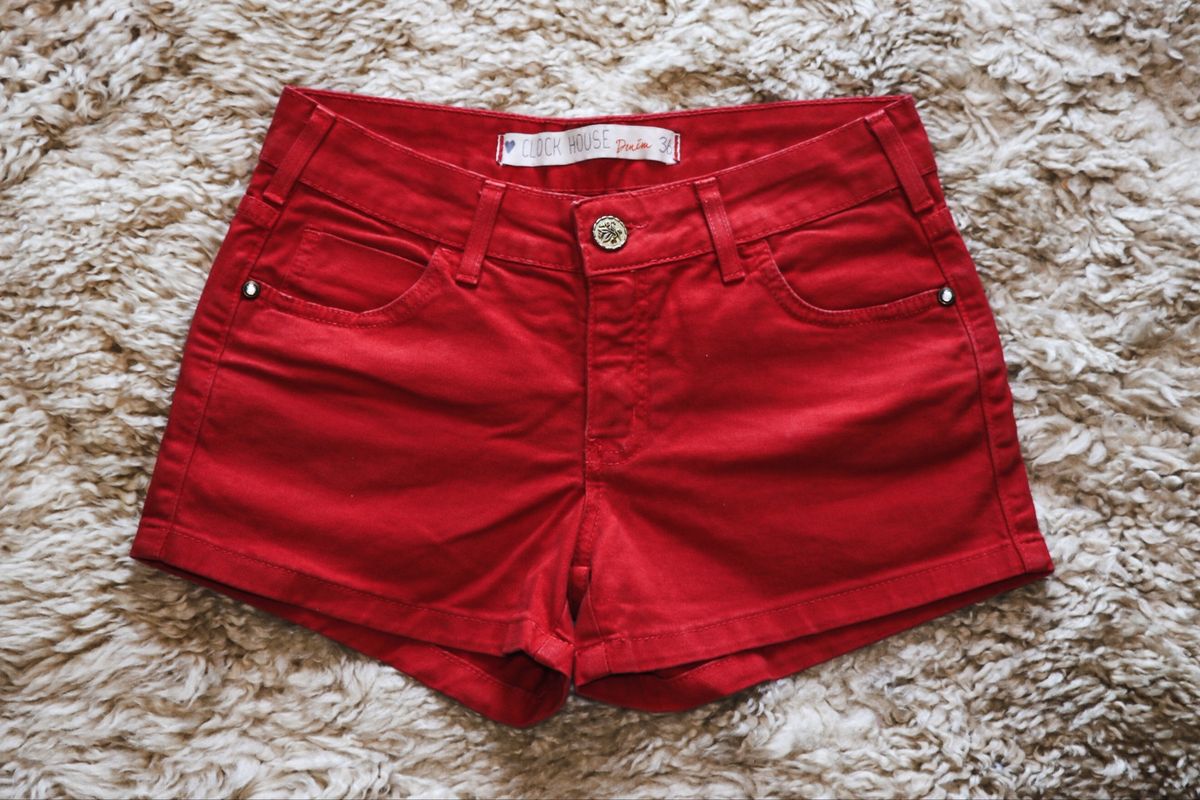 short vermelho jeans