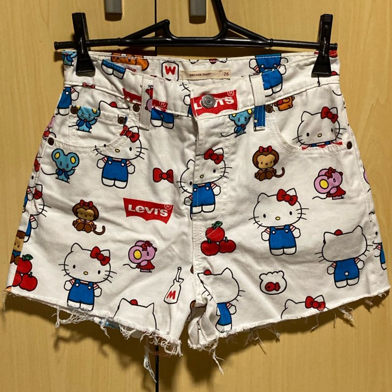 Levis hello deals kitty shorts