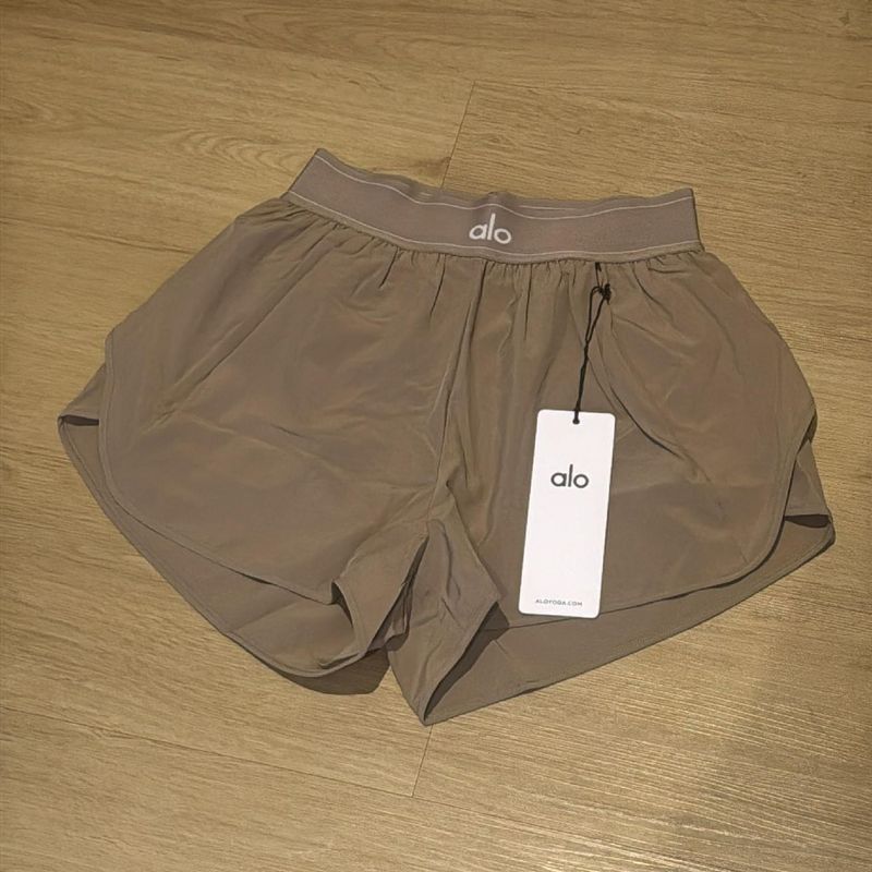 Shorts Match Point - Alo Yoga - Cacau Claro | Alo Yoga Nunca Usado