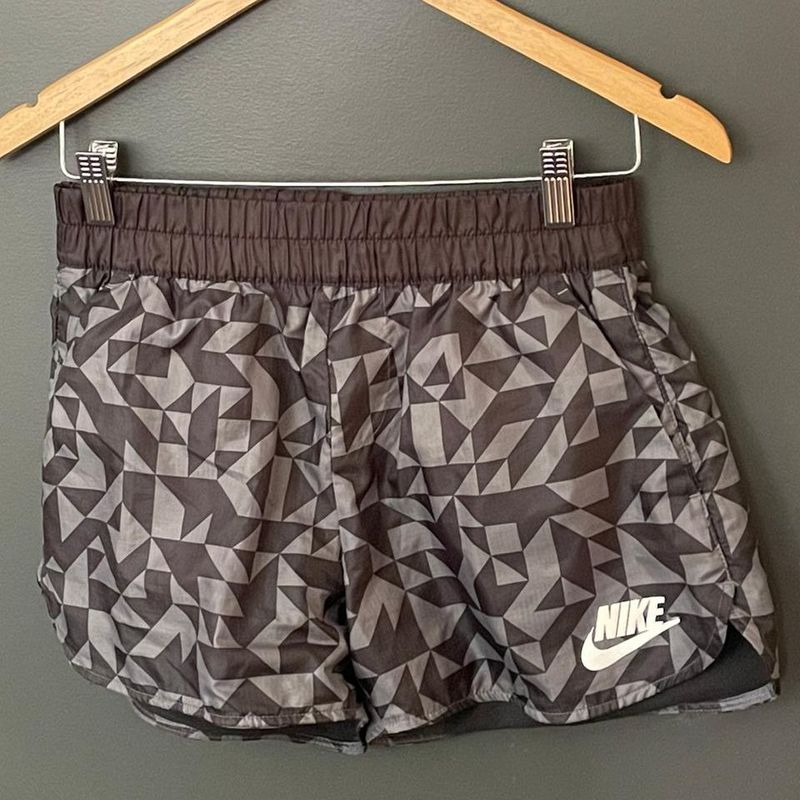 Short academia best sale nike feminino