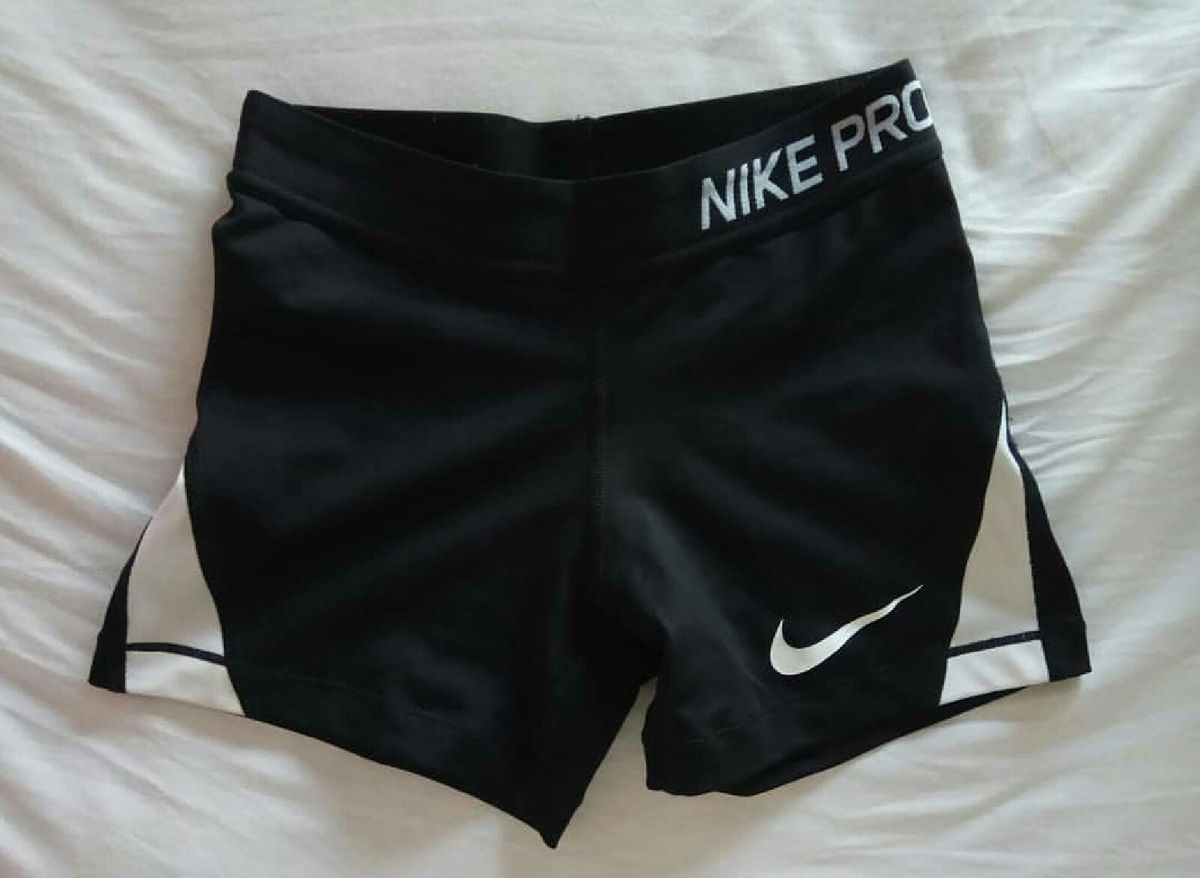 short feminino nike pro