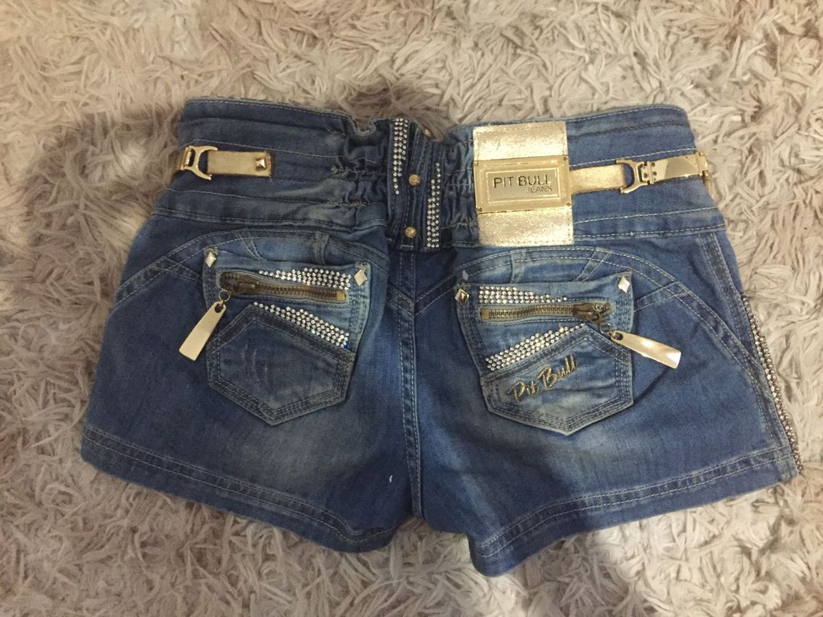 short jeans com bojo