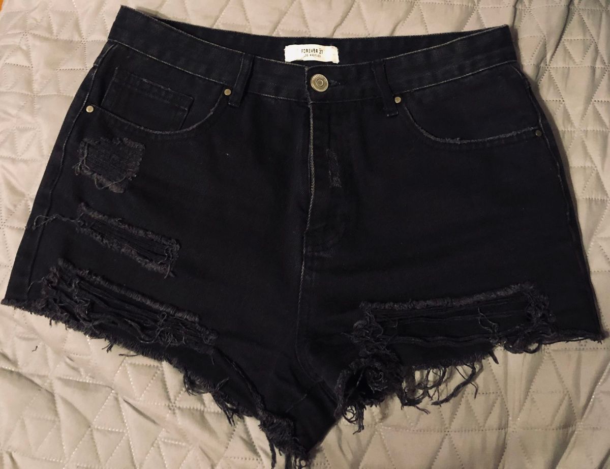 short preto rasgado feminino