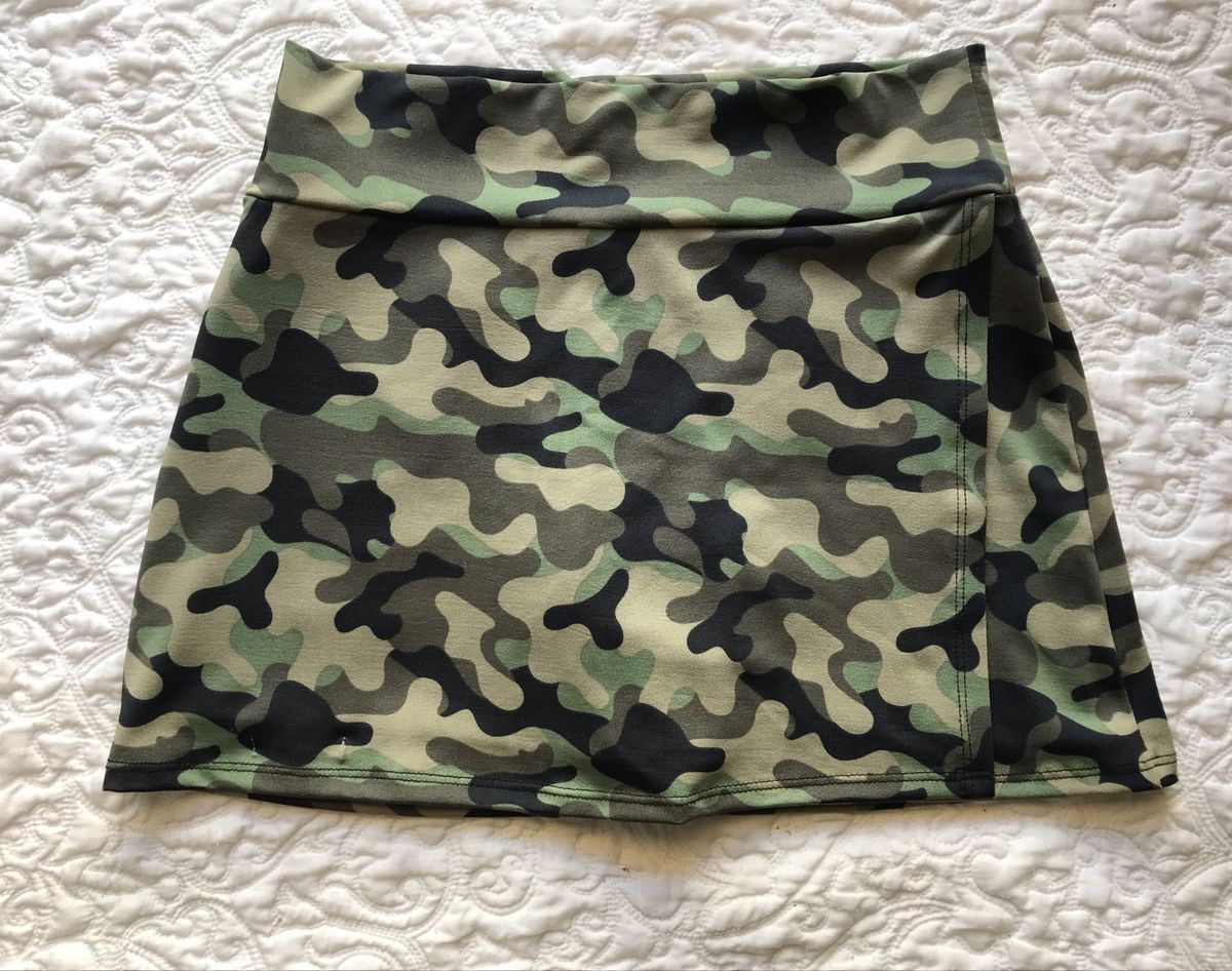 short saia camuflado