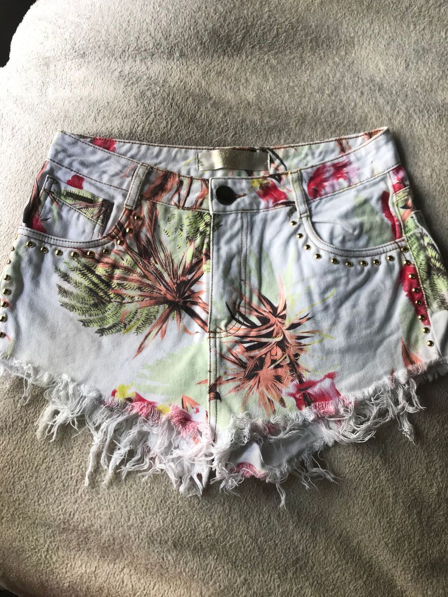 short saia lança perfume