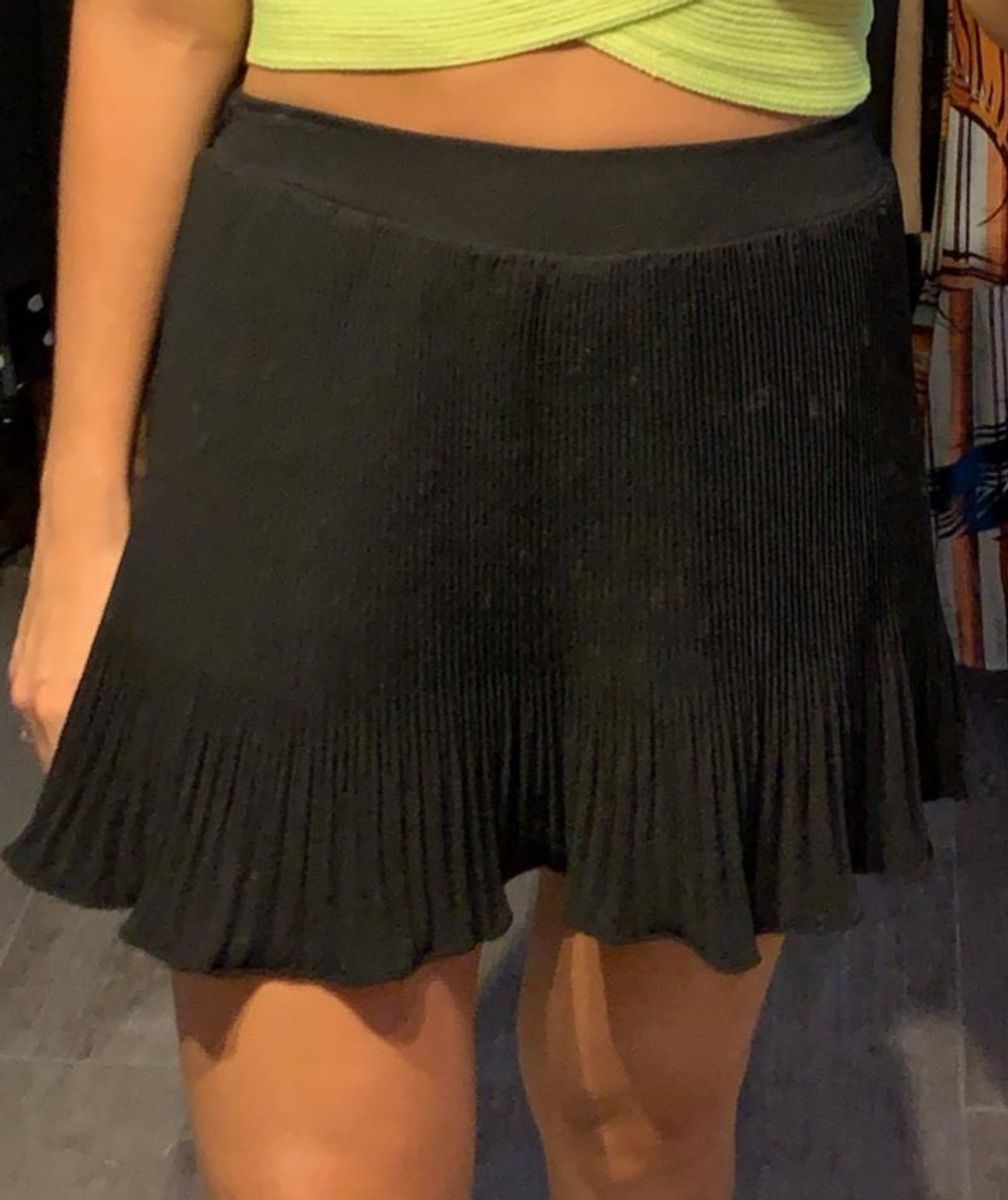 short plissado preto