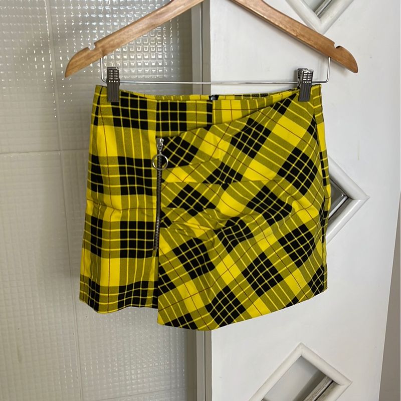 Short saia cheap xadrez amarelo