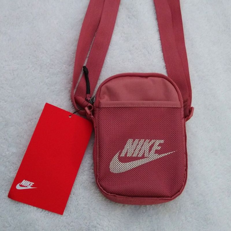 Red nike 2024 shoulder bag