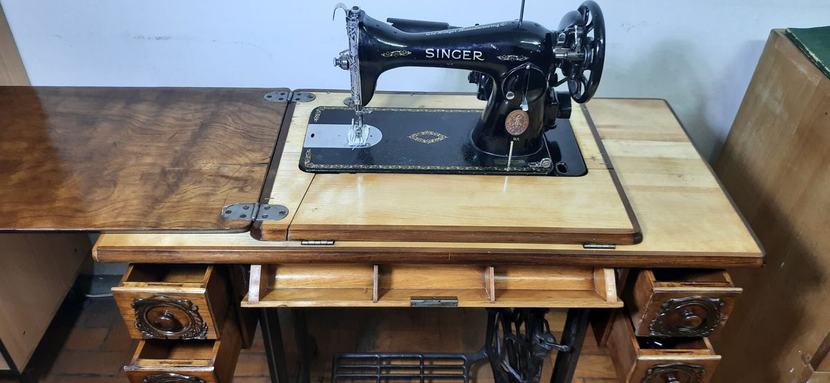 Singer 15c Ano 1948 Impecável! | Móvel de Antiquário Singer Usado ...